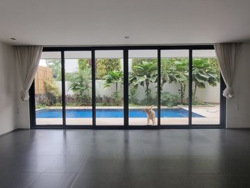 For Sale & Rent House In Compound At Kemang Area, Jakarta Selatan