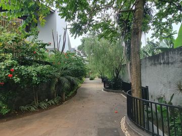 For Sale & Rent House In Compound At Kemang Area, Jakarta Selatan