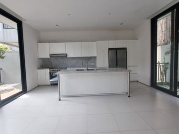 For Sale & Rent House In Compound At Kemang Area, Jakarta Selatan