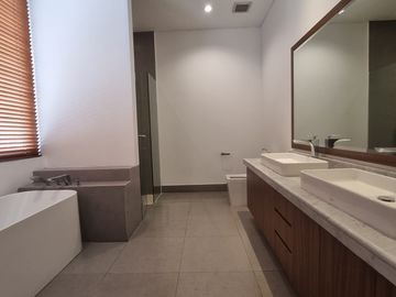 For Sale & Rent House In Compound At Kemang Area, Jakarta Selatan