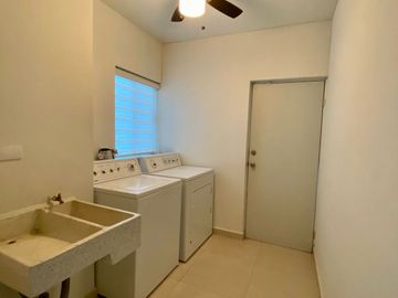 CASA EN VENTA EN CERRADA DEL PRADO AL NORTE