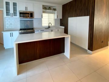 CASA EN VENTA EN CERRADA DEL PRADO AL NORTE