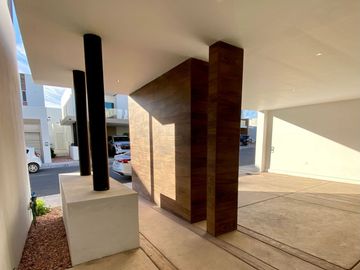 CASA EN VENTA EN CERRADA DEL PRADO AL NORTE