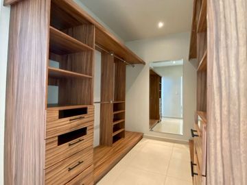 CASA EN VENTA EN CERRADA DEL PRADO AL NORTE