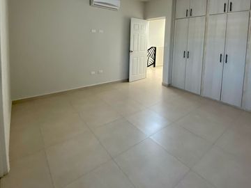 CASA EN VENTA EN CERRADA DEL PRADO AL NORTE