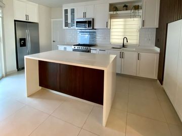 CASA EN VENTA EN CERRADA DEL PRADO AL NORTE