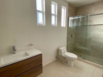 CASA EN VENTA EN CERRADA DEL PRADO AL NORTE