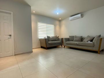 CASA EN VENTA EN CERRADA DEL PRADO AL NORTE