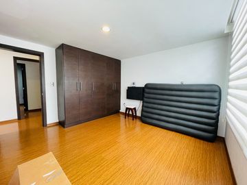 Casa independiente de venta en la mitad del mundo urb. la marca