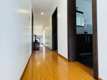 Casa independiente de venta en la mitad del mundo urb. la marca
