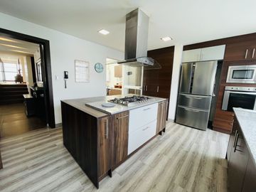 Casa independiente de venta en la mitad del mundo urb. la marca