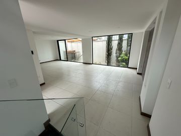 Casa de venta en cumbaya a estrenar