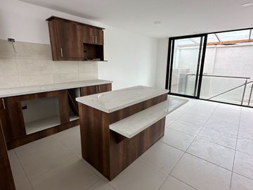 Casa de venta en cumbaya a estrenar