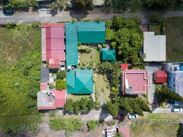 Bright and Airy, Private Resort, Airbnb Vacation House for Sale with Spacious Landscape Garden in Tagaytay, Cavite