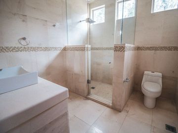 RESIDENCIA EN VENTA EN FRACCIONAMIENTO EL LUCERO