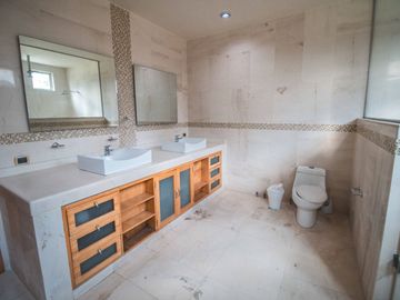 RESIDENCIA EN VENTA EN FRACCIONAMIENTO EL LUCERO