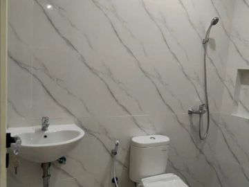 BARU, Rumah Manyar Kertoadi Mewah 2 Lantai dkt Raya MERR Kertajaya SHM