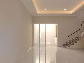 BARU, Rumah Manyar Kertoadi Mewah 2 Lantai dkt Raya MERR Kertajaya SHM