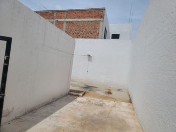 VENTA DE 2 LOCALES, UN DEPARTAMENTO Y UN SALÓN DE EVENTOS EN ARAGÓN - CENTRO, QUERÉTARO.