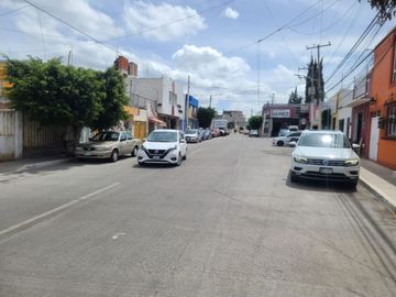 VENTA DE 2 LOCALES, UN DEPARTAMENTO Y UN SALÓN DE EVENTOS EN ARAGÓN - CENTRO, QUERÉTARO.