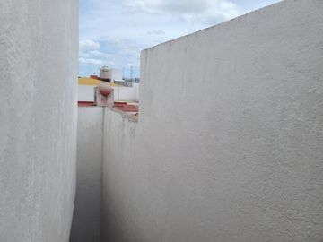 VENTA DE 2 LOCALES, UN DEPARTAMENTO Y UN SALÓN DE EVENTOS EN ARAGÓN - CENTRO, QUERÉTARO.