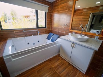 EN VENTA HACIENDA 60 HECTAREAS 20 MIN DEL AEROPUERTO DE QUITO