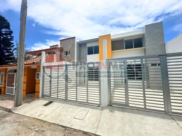 ULTIMA CASA EN VENTA ATRAS DE LA UVM COL REVOLUCION BOCA DEL RIO