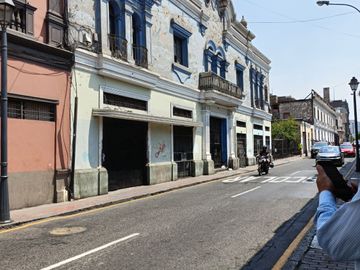 CENTRO HISTORICO VENDO CASONA ANTIGUA DE 1,553M2 EN $2,200,000 MIL DOLARES MUY NEGOCIABLES, JR. CAMANA CDRA.9 VISTA CALLE