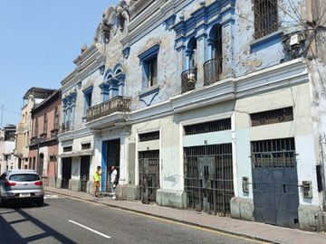 CENTRO HISTORICO VENDO CASONA ANTIGUA DE 1,553M2 EN $2,200,000 MIL DOLARES MUY NEGOCIABLES, JR. CAMANA CDRA.9 VISTA CALLE