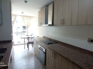 VENTA DE AMPLIO  DEPARTAMENTO EN CONDOMINIO EN LA MOLINA