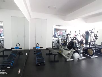 VENTA DE AMPLIO  DEPARTAMENTO EN CONDOMINIO EN LA MOLINA