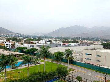 VENTA DE AMPLIO  DEPARTAMENTO EN CONDOMINIO EN LA MOLINA