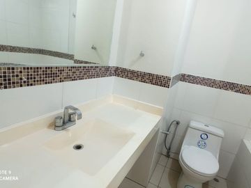 VENTA DE AMPLIO  DEPARTAMENTO EN CONDOMINIO EN LA MOLINA