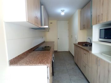 VENTA DE AMPLIO  DEPARTAMENTO EN CONDOMINIO EN LA MOLINA