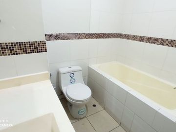 VENTA DE AMPLIO  DEPARTAMENTO EN CONDOMINIO EN LA MOLINA