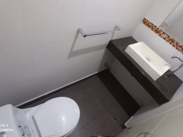 VENTA DE AMPLIO  DEPARTAMENTO EN CONDOMINIO EN LA MOLINA