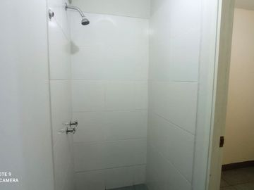 VENTA DE AMPLIO  DEPARTAMENTO EN CONDOMINIO EN LA MOLINA