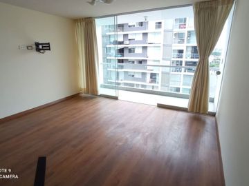 VENTA DE AMPLIO  DEPARTAMENTO EN CONDOMINIO EN LA MOLINA