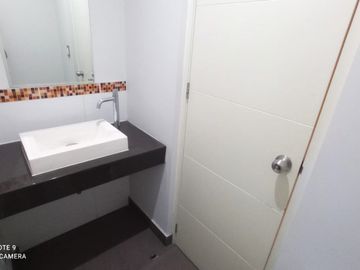VENTA DE AMPLIO  DEPARTAMENTO EN CONDOMINIO EN LA MOLINA