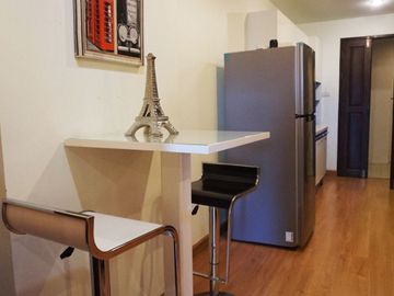 Convenient location condo for sale and rent in Nimman area, close to One Nimman,Maya shopping Mall,fully furnished ready to move in. From The Airport 