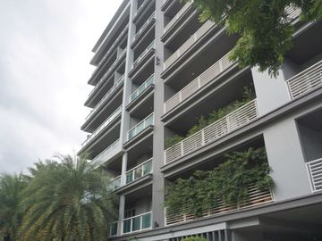 Convenient location condo for sale and rent in Nimman area, close to One Nimman,Maya shopping Mall,fully furnished ready to move in. From The Airport 