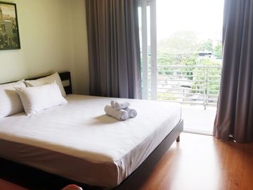 Convenient location condo for sale and rent in Nimman area, close to One Nimman,Maya shopping Mall,fully furnished ready to move in. From The Airport 