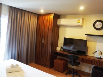 Convenient location condo for sale and rent in Nimman area, close to One Nimman,Maya shopping Mall,fully furnished ready to move in. From The Airport 