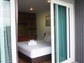 Convenient location condo for sale and rent in Nimman area, close to One Nimman,Maya shopping Mall,fully furnished ready to move in. From The Airport 
