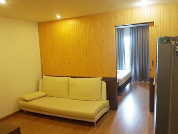 Convenient location condo for sale and rent in Nimman area, close to One Nimman,Maya shopping Mall,fully furnished ready to move in. From The Airport 