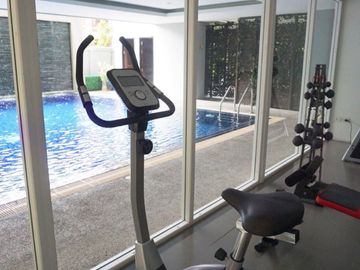 Convenient location condo for sale and rent in Nimman area, close to One Nimman,Maya shopping Mall,fully furnished ready to move in. From The Airport 