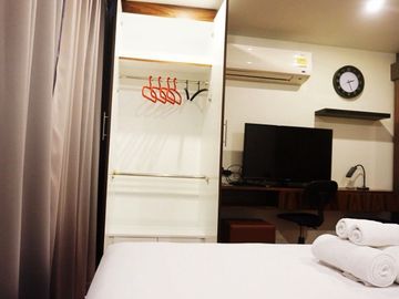 Convenient location condo for sale and rent in Nimman area, close to One Nimman,Maya shopping Mall,fully furnished ready to move in. From The Airport 