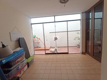 VENTA DE CASA - 2 PISOS MAS AIRES EN SURCO - URB. EL TOTORAL