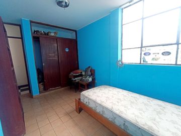 VENTA DE CASA - 2 PISOS MAS AIRES EN SURCO - URB. EL TOTORAL