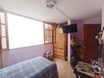 VENTA DE CASA - 2 PISOS MAS AIRES EN SURCO - URB. EL TOTORAL